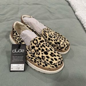 NWT Women's Cheetah Hey Dudes